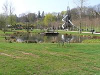 Spielplatz und Teich