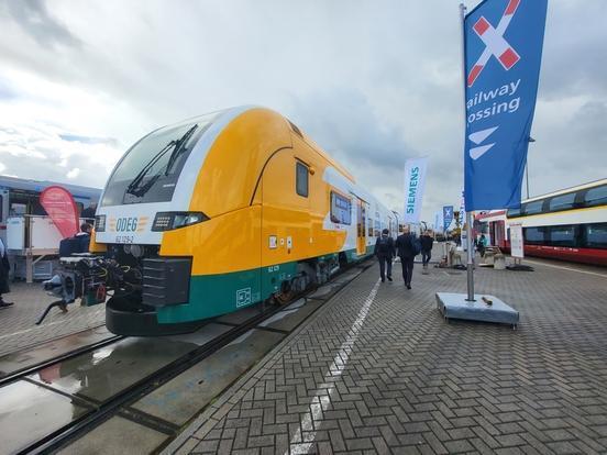 Ein Zugmodell der Ostdeutschen Eisenbahngesellschaft (ODEG), wie er auch ab Dezember auf der RE1-Linie unterwegs sein wird.
