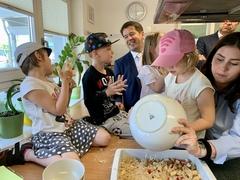 Während der Kuchenzubereitung ist Naschen erlaubt.