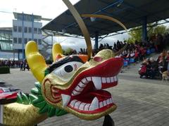 Drachenkopf vor voller Tribüne: Die Meisterschaften können beginnen.