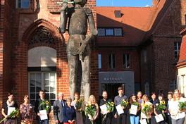 Ausbildungsverträge feierlich übergeben