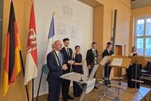 Zum guten Schluss spielte das Bläserquintett der Brandenburger Symphoniker die eigens von Burkhard Götze für diesen Anlass arrangierte Nationalhymne.