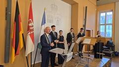 Zum guten Schluss spielte das Bläserquintett der Brandenburger Symphoniker die eigens von Burkhard Götze für diesen Anlass arrangierte Nationalhymne.