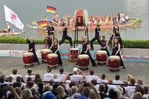 Blick von der Tribüne auf die Trommler.