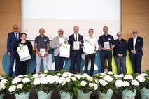 Gruppenbild Auszeichnungsveranstaltung Berufswahl-SIEGEL 2025 mit der Gesamtschule Bruno H. Bürgel aus Rathenow