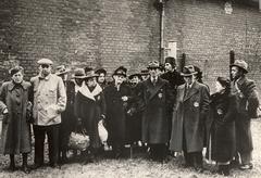 Wer als Jude nicht bereits Brandenburg an der Havel verlassen hatte, musste sich zur Deportation einfinden. Erst seit kurzem sind die Namen der abgebildeten Brandenburgerinnen und Brandenburger bekannt. Foto: Stadtmuseum Brandenburg an der Havel