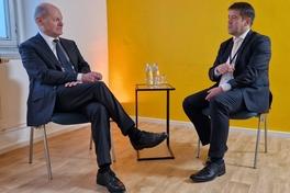 Vor der großen Talk-Runde nahm sich Bundeskanzler Olaf Scholz Zeit für ein Gespräch mit Oberbürgermeister Steffen Scheller.
