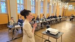 Beigeordnete Alexandra Adel heißt die Landesmusikräte herzlich willkommen.