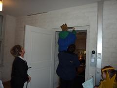 Der Segen 20*C+M+B+13 wird am Türrahmen angebracht.