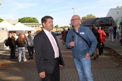 OB Scheller mit dem Lehrer und Mitorganisator Marko Schultz