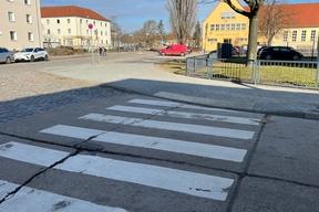 fertig gestellter Gehweg im Bereich der Kreuzung Berner Straße