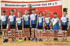 9 Kinder des Leistungsstützpunktes im Rennradsport