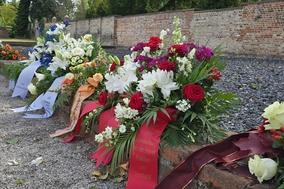 Kranzniederlegung für die Opfer der Euthanasie-Morde am Nicolaiplatz.