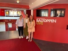Sabine Freund und Anne-Sophie Milke mit Auszubildender Signe Høvisch Simonsen im Theater Baltoppen LIVE