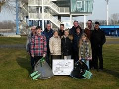 Organisatoren und junge Teilnehmer der Flossenschwimmen-DM 2018.