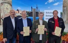 Urkunden für langjährige Mitglieder des Tourismusvereins Brandenburg an der Havel.