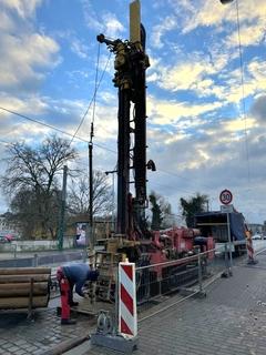 Kaum zu übersehen sind derzeit Arbeiten an der Kanalbrücke. Baugrunduntersuchungen werden durchgeführt.