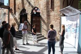 Ausstellung zur Geschichte der Anne Frank besucht