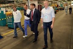 Rundgang in der Halle mit dem Leitungsteam von Heidelberg.