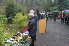 stilles Gedenken: Oberbürgermeisterin Dietlind Tiemann und SVV-Vorsitzender Walter Paaschen