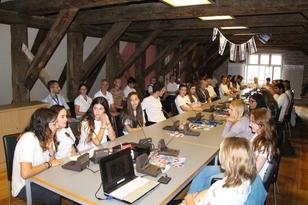 Jugendliche im Rathaus