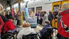 Die ODEG stellte auf dem Brandenburger Hauptbahnhof die barrierefreien Ein- und Ausstiege ihrer Desiro-HC-Züge einem Live-Test.