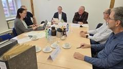 Bei der Tagung des Wahlausschusses.