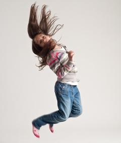 springendes Mädchen