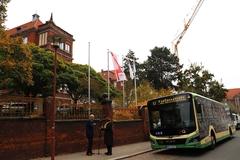 Der Bus hält künftig direkt vor dem Uniklinikum.