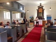 OB Steffen Scheller und der Vorsitzende des Bürgervereins, Lutz Laskowsky im Gespräch mit den Bürgern von Neuendorf