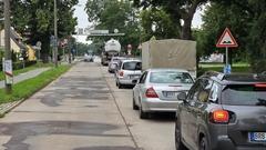 Der Bahnübergang zwischen der Göttiner Straße und Göttiner Landstraße ist ein Staupunkt.