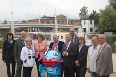 Freude über die Vertragsunterzeichnung