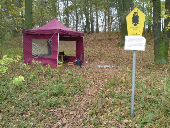 Das ist verboten: Zelten und Feiern im Naturschutzgebiet,Foto: untere Naturschutzbehörde
