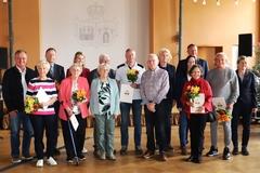 Gruppenbild mit dern Geehrten.