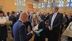 Und immer wieder kleine Gaben.