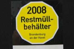 Restmüll- und Bioabfallbehälter: Entleerung nur mit gültigem Aufkleber