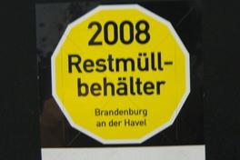Restmüll- und Bioabfallbehälter: Entleerung nur mit gültigem Aufkleber