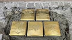Die fünf Stolpersteine vor dem Haus in der Ritterstraße 92.
