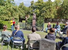 Lesung am Grabdenkmal für Friedrich Wilhelm August von Kirchfeldt.