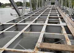 Zunächst sind leichte Rostschäden zu beheben.