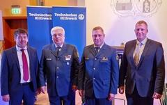 Oberbürgermeister Steffen Scheller und Beigeordneter Thomas Barz mit dem THW-Ortsbeauftragten Matthias Hille (2. von rechts) und seinem Stellvertreter.