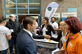 Reges Treiben beim Berufemarkt