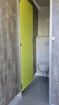 Innenansicht in einen Toilettenwagen