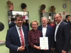 Oberbürgermeister Steffen Scheller(links), Geschäftsführerin Brita Meißer, Handwerkskammerpräsident Robert Wüst(rechts) und  ehemaliger Geschäftsführer Eberhard Nitze 