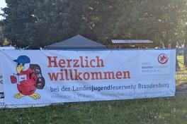 Willkommensbanner an der Regattastrecke.