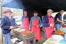 Die Mahlenziener Feuerwehr sorgte für Leckeres vom Grill.