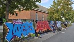 Sprayer zeigen im Umfeld des Pumpenhauses ihr Können.