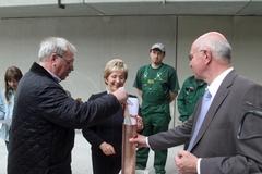 Ralf Mehrings, GF Mehrings Vertriebsgesellschaft mbh, Oberbürgermeisterin Dr. Dietlind Tiemann, Johannes Huismann, GF SKE Facility Management GmbH (v.l.n.r.)