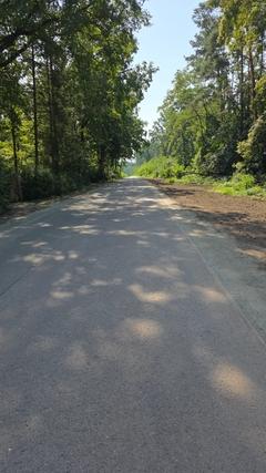 Mahlenziener Straße mit zugefüllten Schacht