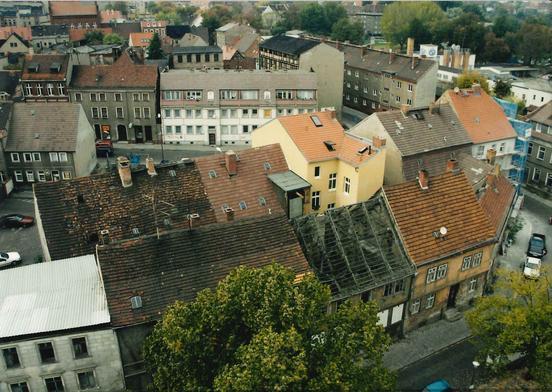 Anfang der 1990er Jahre stehen die ersten sanierte Altbauten und notgesicherten Fachwerkhäuser noch Seite an Seite, hier im Quartier zwischen Molkenmarkt und Neustädtischem Markt (Foto: Ute Steglich)